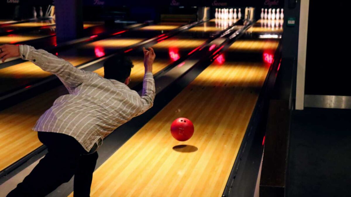 position pour effectuer un strike au bowling