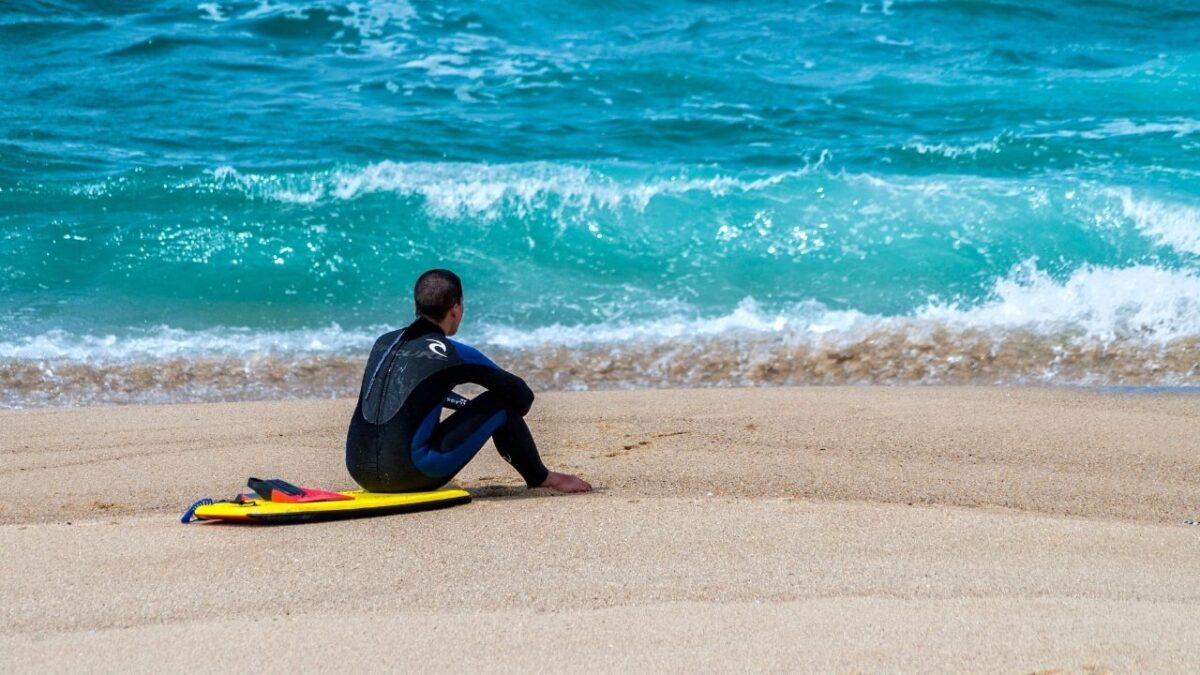 Choisir son spot en bodyboard : lire les vagues et la météo pour progresser